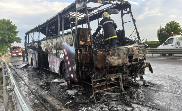 Запален автобус затвори АМ „Тракия” край Бургас