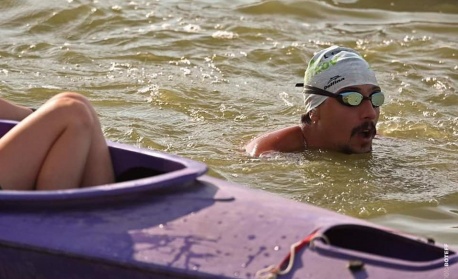 Българин постави световен рекорд - плува в продължение на 71 часа