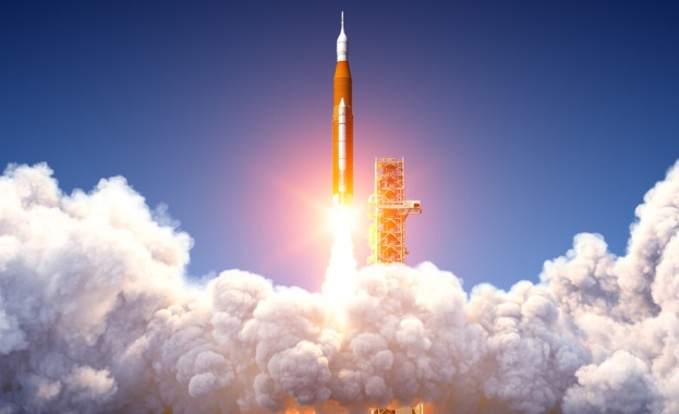 Индийската организация за космически изследвания успешно изстреля ракета носител с девет
