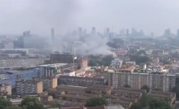 Пожар в центъра на Лондон, евакуираха няколко сгради
