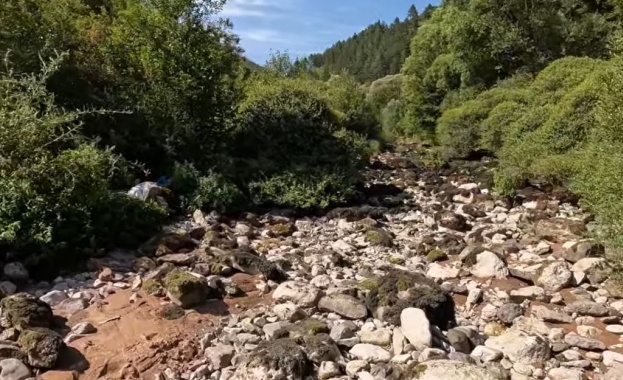 Второ денонощие в Своге и близките села няма вода Причината