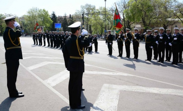 Служебният военен министър Димитър Стоянов забрани с изрична своя заповед
