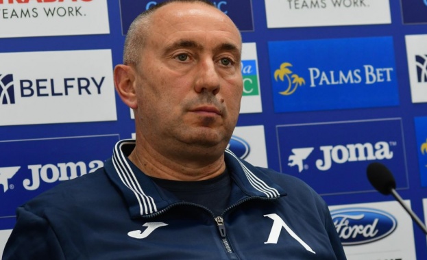 Станимир Стоилов старши треньорът на Левски призова своите футболисти за