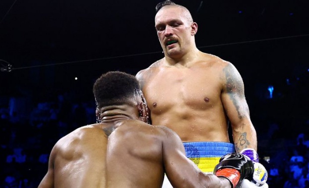 Александър Усик защити шампионските си титли на Международната боксова федерация