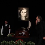 В Москва се простиха с Даря Дугина, Киев отново отрече да е свързан със смъртта ѝ