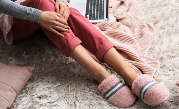 Най популярните видове чехли са класическите чехли чехлите тип боти или