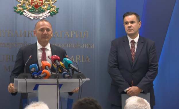 Министърът на енергетиката Росен Христов и министърът на икономиката и