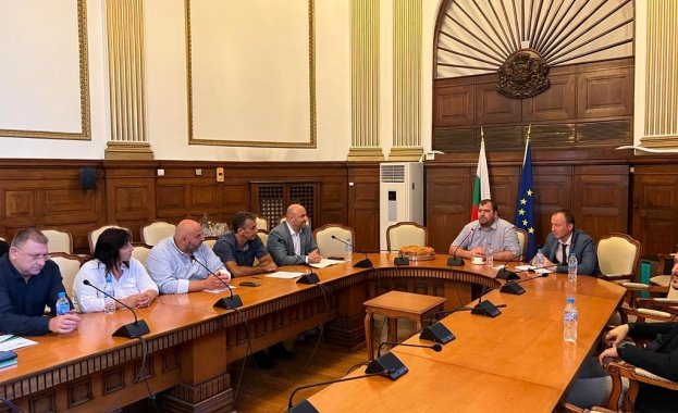 Отдавна е време за коренна промяна в поземлените отношения и