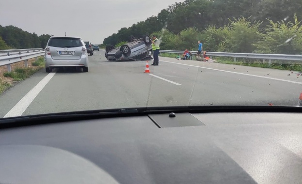 Временно движението се осъществява само в изпреварващата лента при км