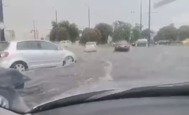 Бурята Клаудия предизвика тежки наводнения в Уелс и Англия Хора бяха