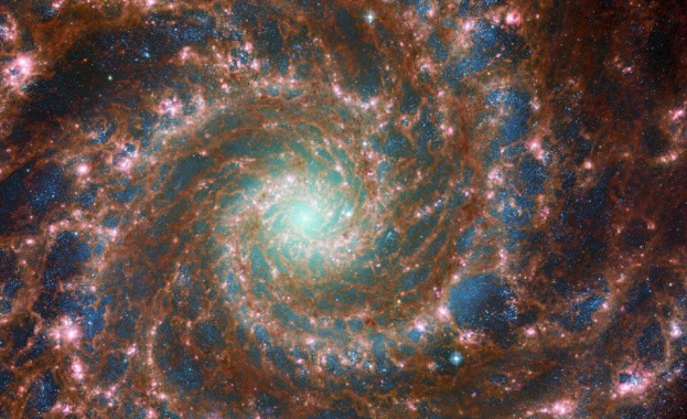 НАСА публикува впечатляващи нови кадри на спираловидна галактика на 32