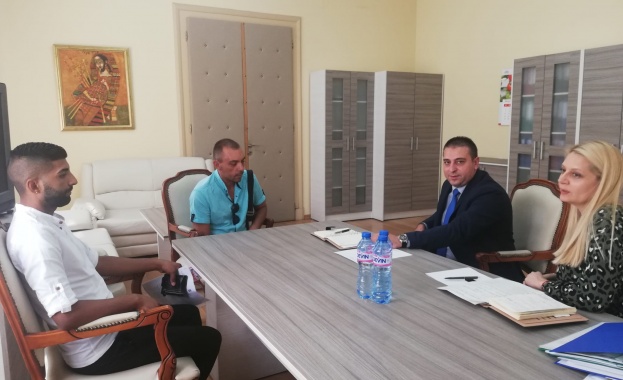 Зам.-министър Крум Неделков обсъди с незрящ животновъд от Плевенско възможност за индивидуална помощ за стопанството му