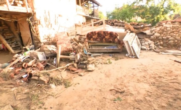 Разчистването в село Слатина все още не е започнало Кметът