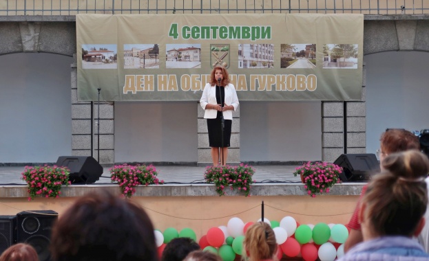 Само заедно когато си подаваме ръка за помощ и подкрепа