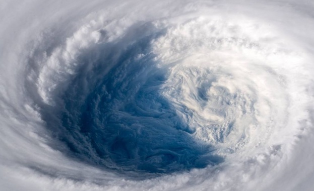 Мощен тайфун се приближава към южни японски острови