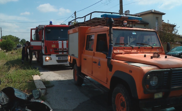 Тежка техника на строителни компании се включва в разчистването на