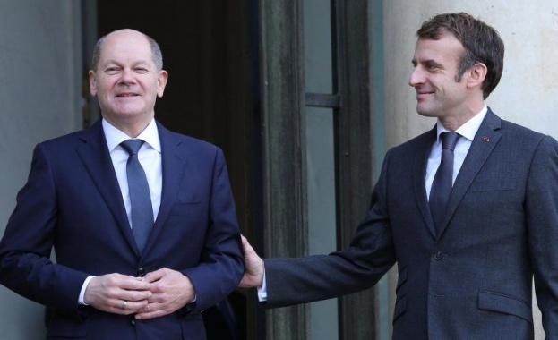 Френският президент Еманюел Макрон и германският канцлер Олаф Шолц са