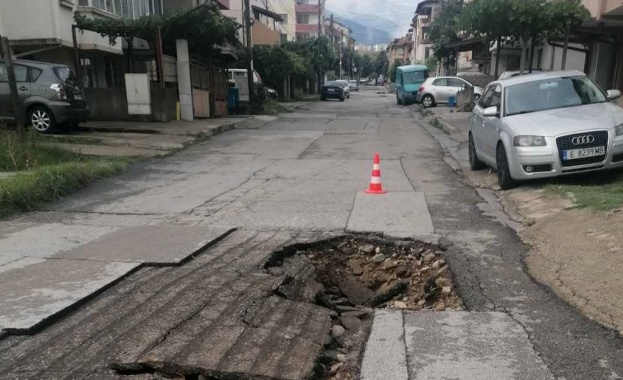 Пороен дъжд създаде сериозни проблеми и в Петрич На места