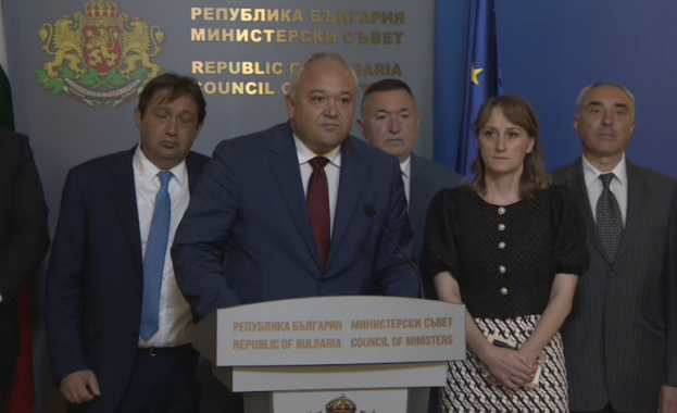 По покана на министър председателя Гълъб Донев в заседанието на Министерския