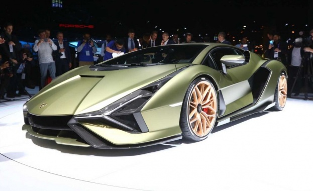 Lamborghini сменя стратегията