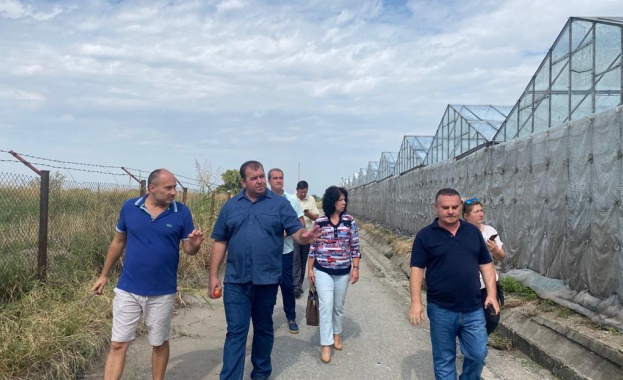 Министърът на земеделието Явор Гечев обсъди с производители на оранжерийна