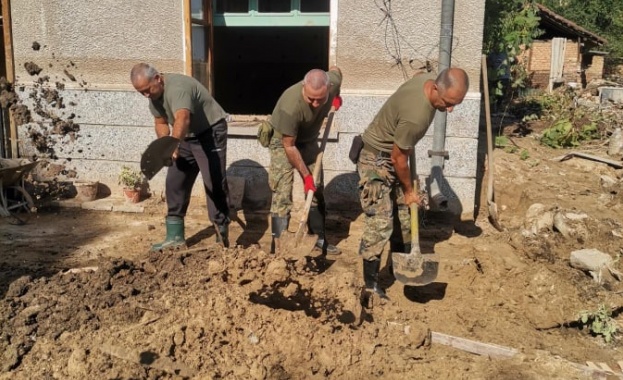 50 курсанти от Националния военен университет НВУ Васил Левски във