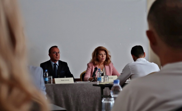 Темата за българската външна политика блести със своето отсъствие в