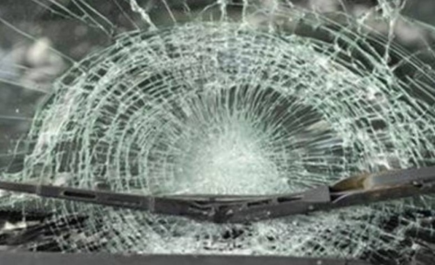 В бургаския квартал Лазур 19 годишен шофьор блъсна два паркирани автомобила