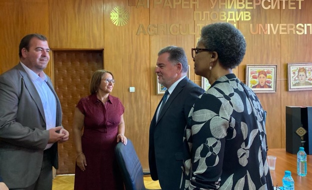 Следващата седмица ще изберем студента който ще стане съветник в