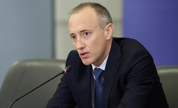 Красимир Вълчев е най харесваният образователен министър според проучване на синдиката