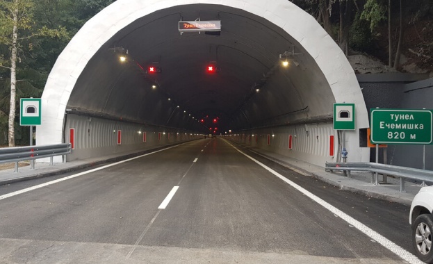 Пуснато е движението в ремонтираната тръба за София на тунел
