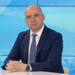 Илин Димитров: Поскъпването на визите за руски граждани вреди на туризма у нас