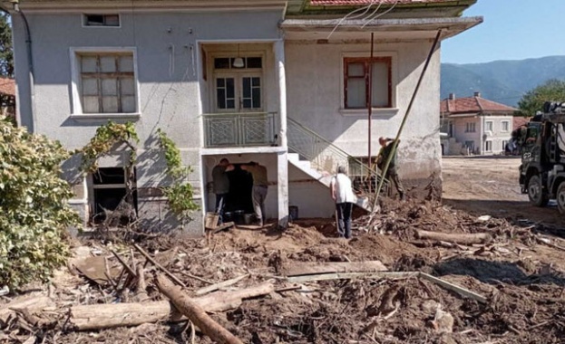 Първият учебен ден се оказва предизвикателство за семействата на пострадали