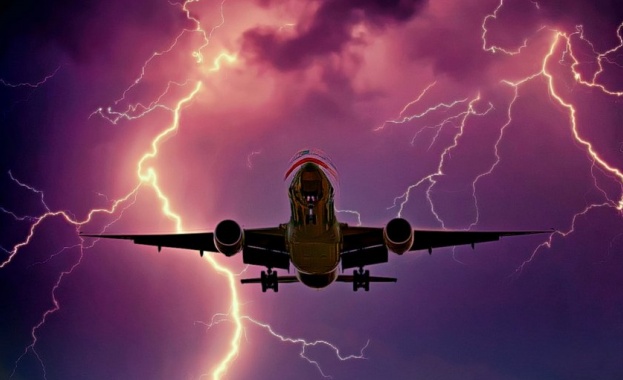 Мълния удари самолет на хърватските авиолинии изпълняващ полет от Дубровник
