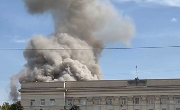 Два взрива на административните сгради в Херсон и Луганск, има загинали