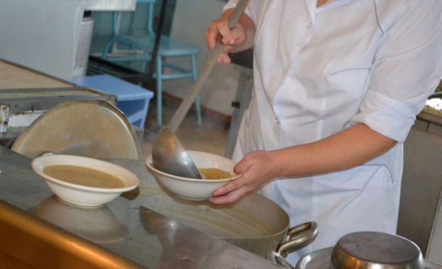 Всички 12 общини във Варненска област ще осигуряват топъл обяд