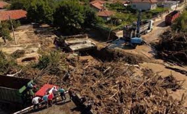 Над 600 държавни служители сред които и хора от Президентството