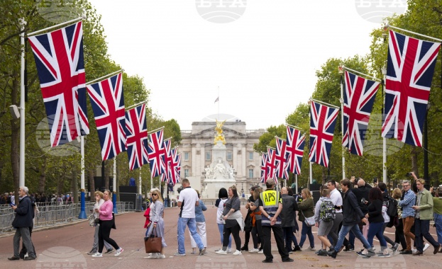 Във Великобритания днес е последен пълен ден за поклонение пред