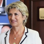 Весела Лечева: Спестихме 3 милиона лева държавни пари, които щяха да бъдат похарчени непрозрачно