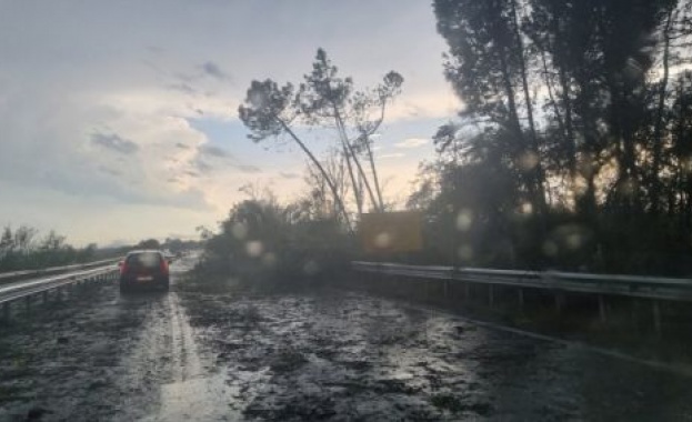 Започва възстановяването на далекопроводите в района на Бургас които бяха