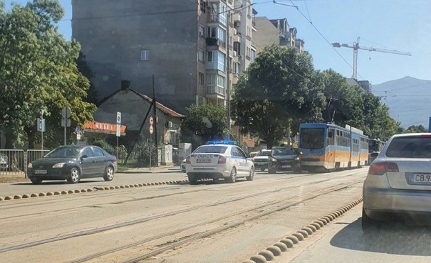 38 годишна жена пострада при катастрофа между лека кола и трамвай