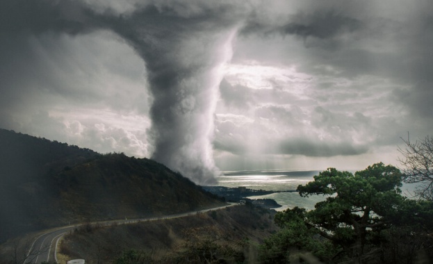 Четирима души са загинали след като тайфунът Нанмадол връхлетя Япония