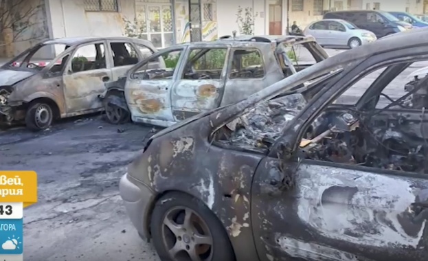 Пет коли изгоряха до основи във варненския квартал Чайка При