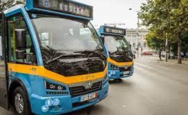 Два от общо пет микробуси са доставени в София по