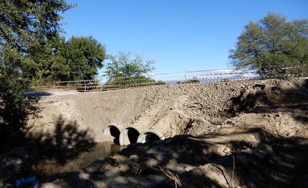 Мостът над р Мъртвица на пътя между селата Дъбене и