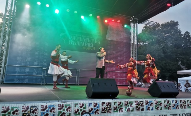 С високо емоционални събития и народни веселия Ловеч отпразнува Деня