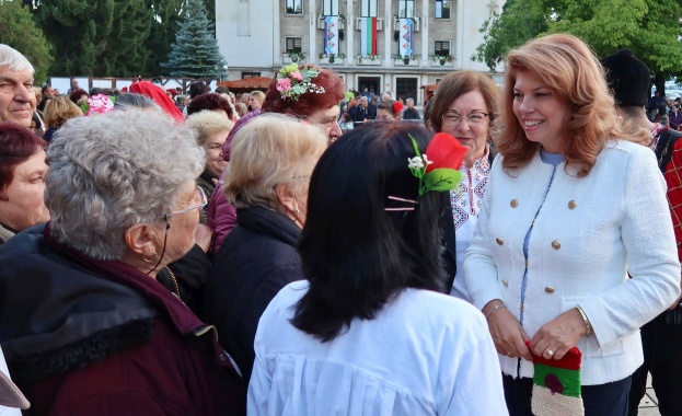 Когато сме заедно и държим на традициите не само за