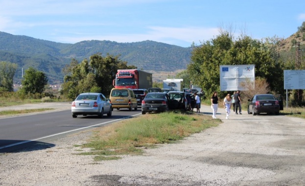 Нова катастрофа на Е-79 преди Симитли, удариха се пет коли