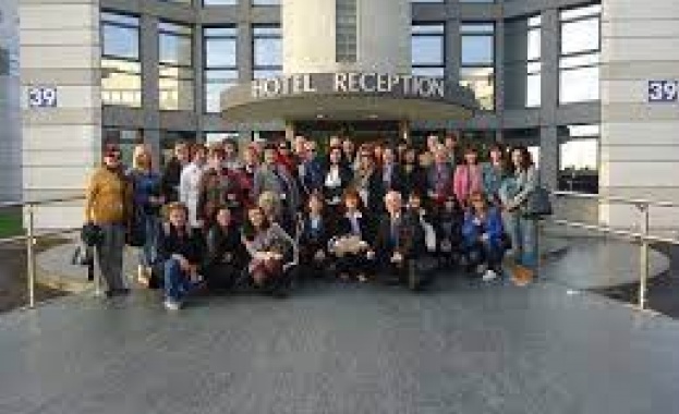 28 учители по природни науки ще преминат обучение в Европейската