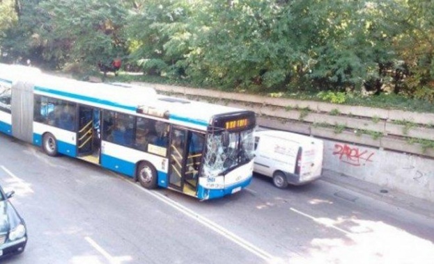 Катастрофа с автобус от градския транспорт във Варна